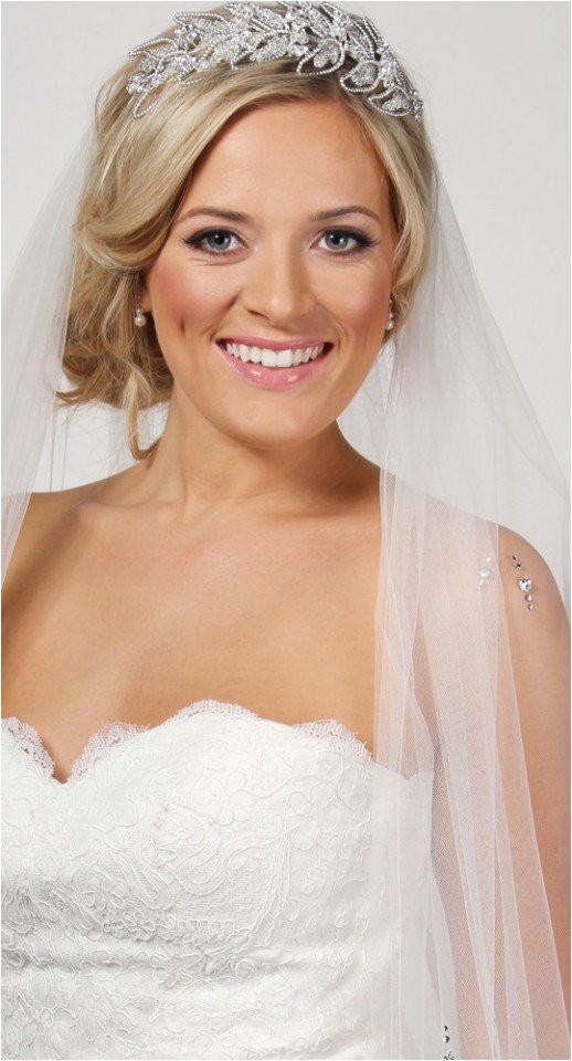 20 stunning wedding hairstyles with veils and hairpieces