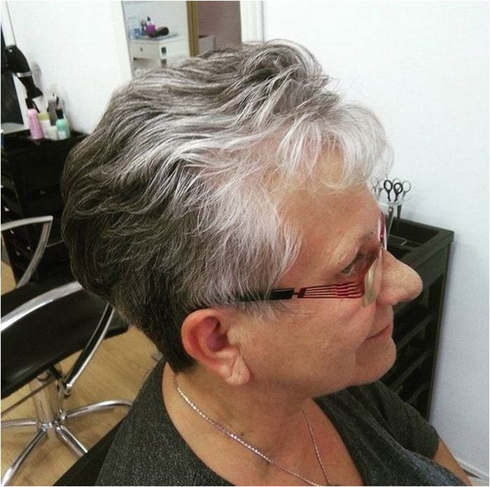 Two Tones Layered Short Haircuts 2018 2019 for Older Women