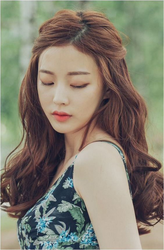 Lim Bora Asian Hair Korean Wavy Hair Korean Hair Color Brown Korean Curls