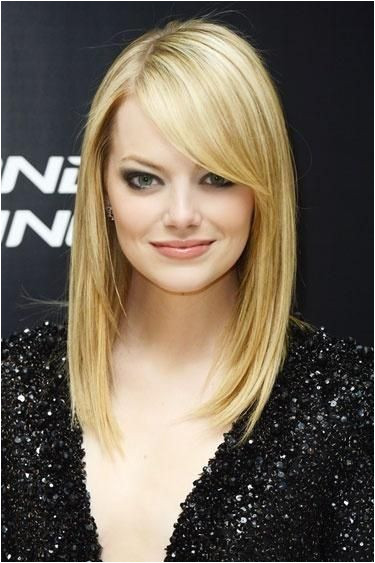 Emma Stone s Blonde Straight Hairstyle With Bangs