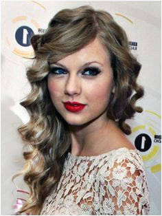 cute hairstyles for long curly hair taylor swif prom hair Side Hairstyles Celebrity Hairstyles