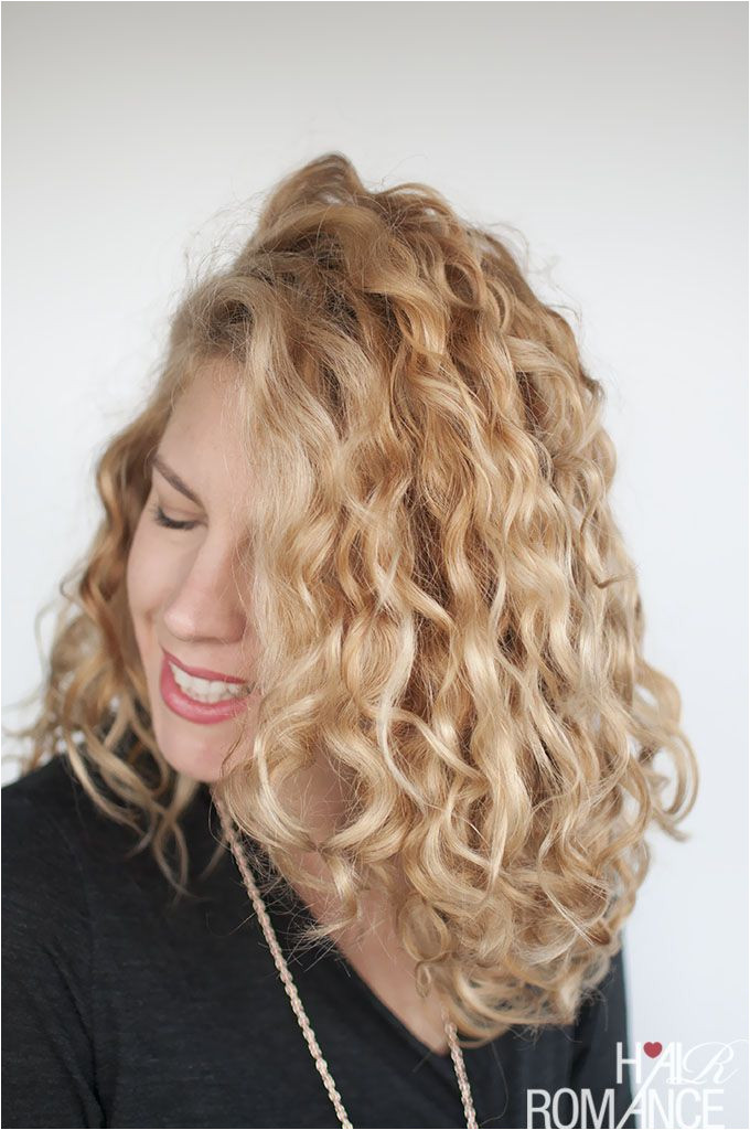 How to style curly hair for frizz free curls – Video tutorial