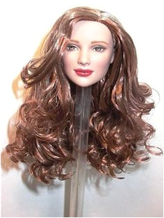 Learn to create a new hairstyle for your Fashion Doll