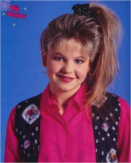 What makes this the most epic ponytail of the 90s Well we have a lot of early 90s trends going on at once First off there s the side ponytail