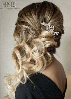 24 Chic Hairstyles for Prom to Let You Be Amazing