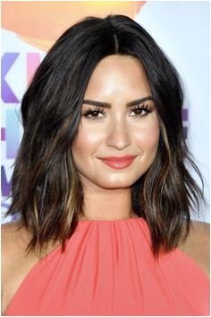 Demi Lovato Womens Haircuts Shoulder Length Shoulder Length Choppy Hair Shoulder Haircut Sholder