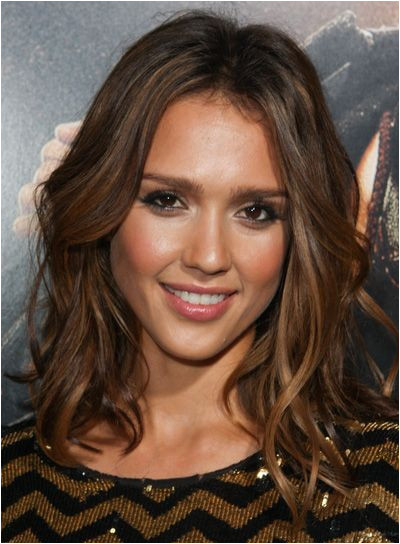 Jessica Alba s wavy bob is ultra sophisticated and so easy to do Steal her style 1 Part damp hair down the middle Apply curl enhancing cream and let it