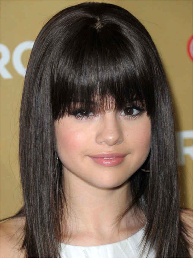 Selena Gomez round face bangs