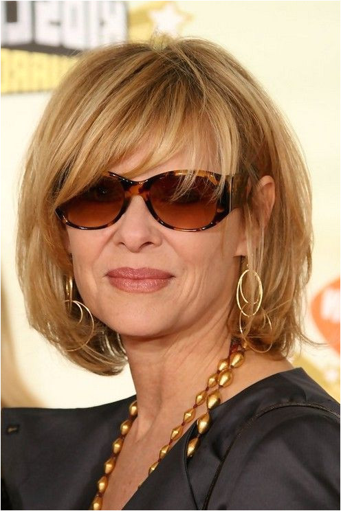 Kate Capshaw Short Blonde Messy Haircut with Bagns for Women Over 60