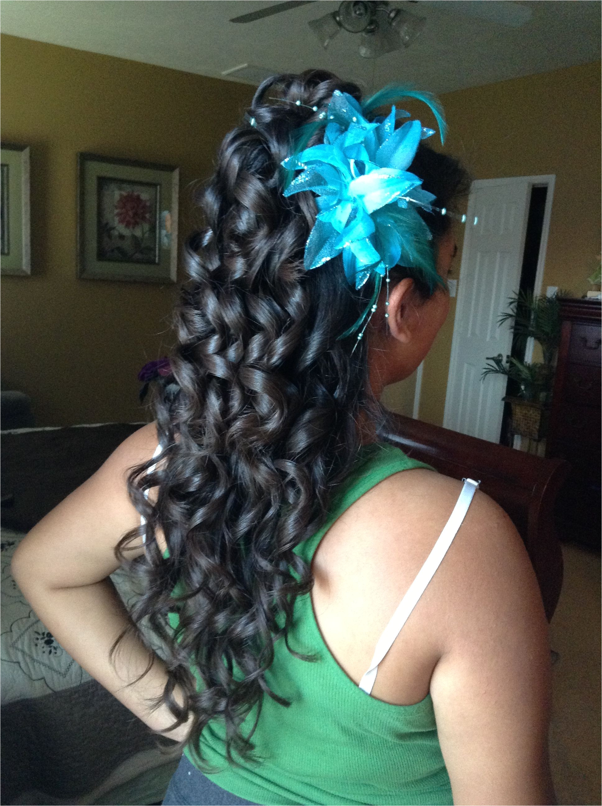Cute hairstyle but i don t want my curls super super tight Quince