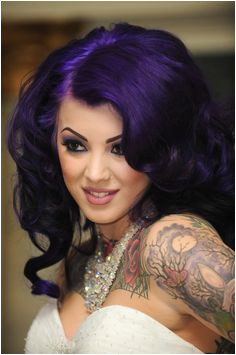 Punk bride with purple hair manicpanic wedding Blumen Im Haar Frisuren