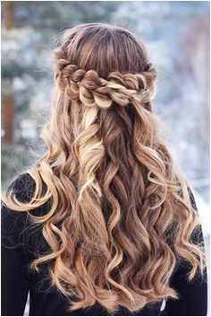 36 Amazing Graduation Hairstyles For Your Special Day