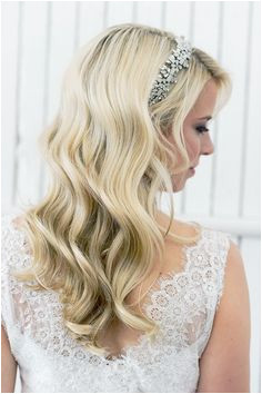 A Luminous Waves Tutorial for your wedding hairstyle on your wedding day gives step by step