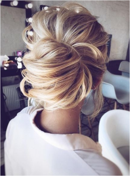 The Best Wedding Hairstyles That Are Fit For the Bride rusticwedding boyfriend girl vintagewedding holiday