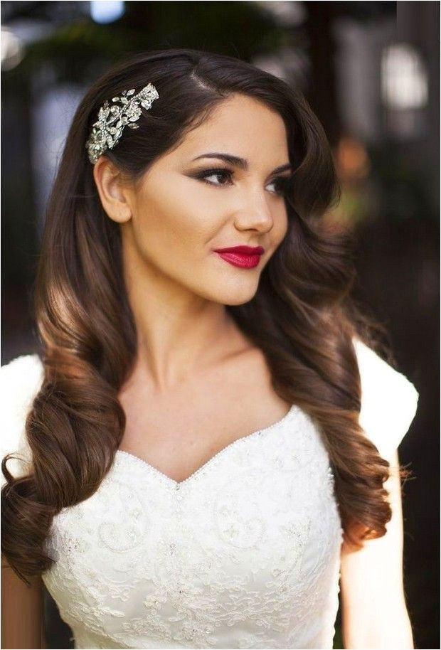 but still lets you look like yourself look no further than these 16 seriously chic vintage inspired wedding hairstyles From 20s style pin curls