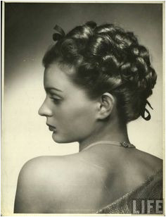 Women s hairstyles and their beauty from the ever stylish 1940 s with their pin up curls