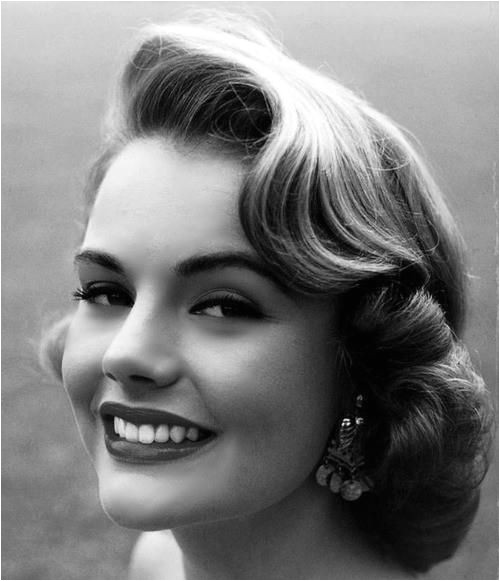 How to Achieve the Perfect 1950s Hairstyle