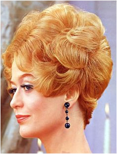 1960 Hairstyles Classic Hairstyles Vintage Hairstyles Teased Hair Bouffant Hair Updo Styles Curly Hair Styles Glamour Hair 1960s Hair