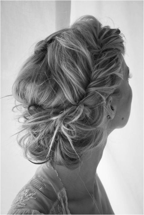 twisted braid messy bun Chic Hairstyles Pretty Hairstyles Braided Hairstyles Style Hairstyle