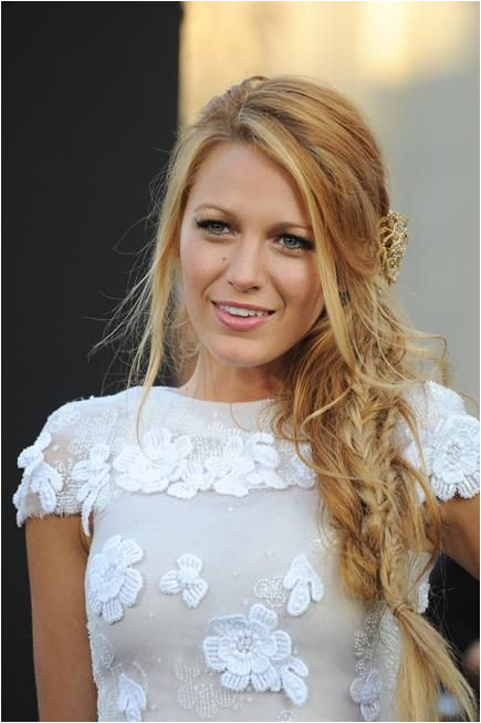 Blake s braid game is always on point Get the look by bining a loose braid and a tighter fishtail and securing at the end hairstyles blakelively