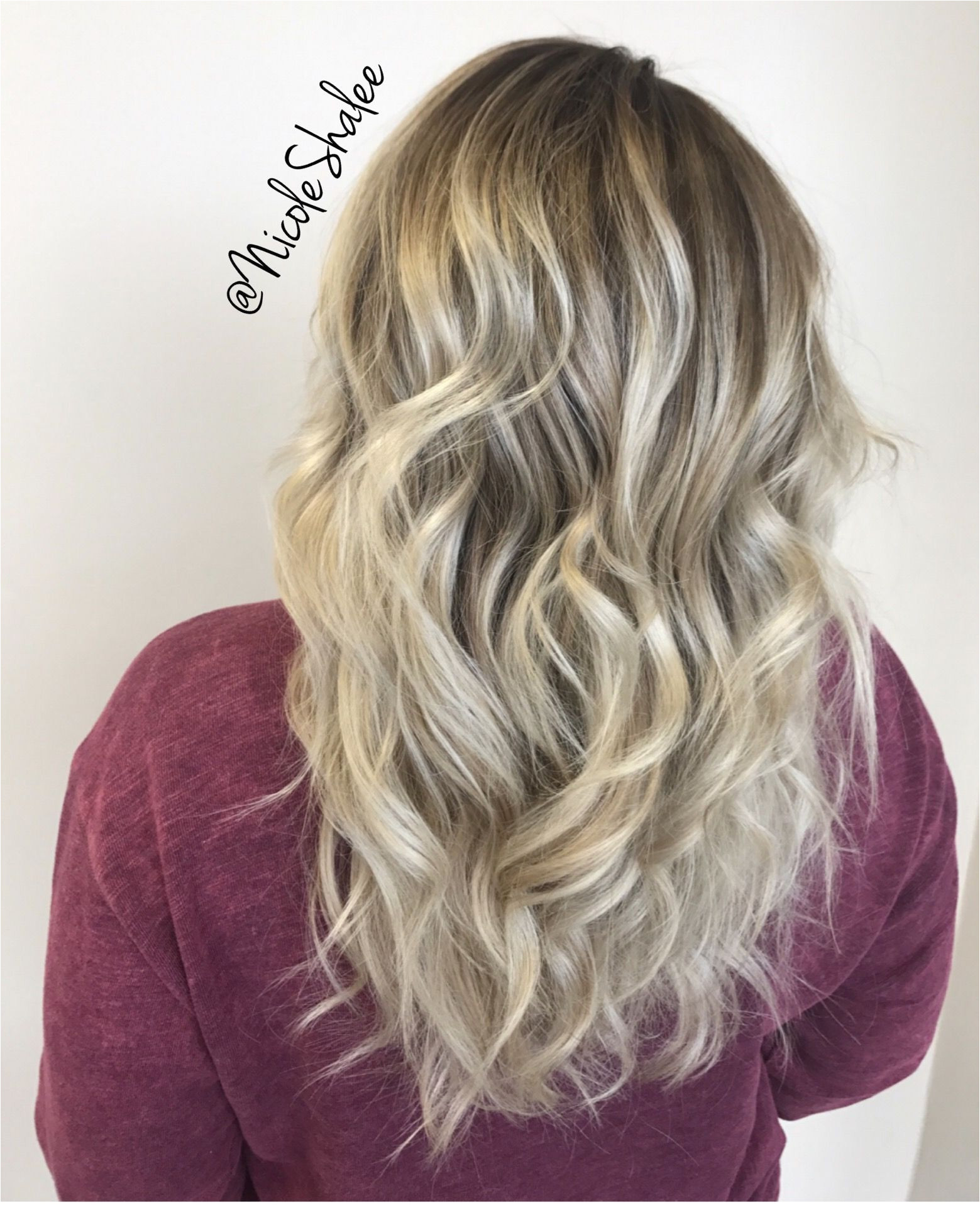 Shadow root smudge root blonde hair dark roots long hair curled