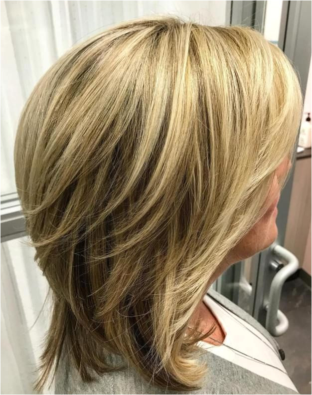 Shoulder Length Layered Blonde Hairstyle