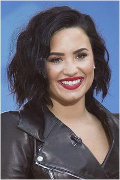 Demi Lovato s Hairstyles & Hair Colors