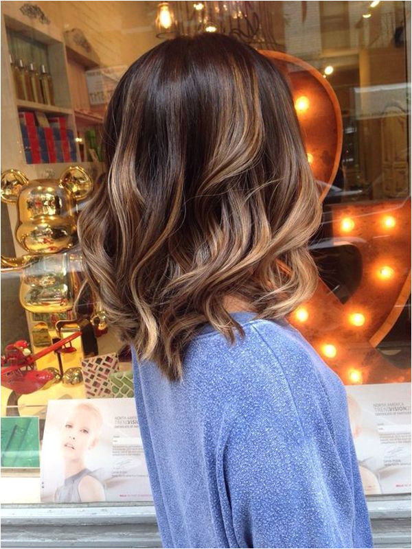 e of the easiest way to look chic is to curls And medium length hair with curls would give you the best results