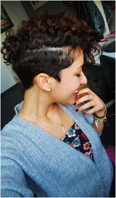 25 Exquisite Curly Mohawk Hairstyles for Girls and Women