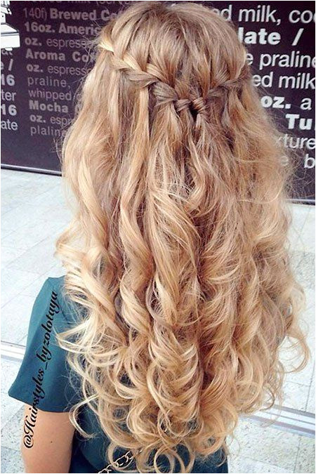 29 lange lockige Prom Frisuren LockigesAbschlussball Haar2017 Hairstyles For Graduation Hairstyles For