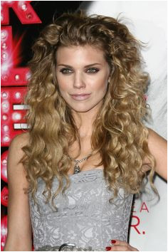 AnnaLynne McCord and her beautiful curly hair I like her long layers and the way she uses a simple pull back style for her long bangs