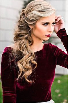 12 SUPER CUTE CHRISTMAS HAIRSTYLES FOR LONG HAIR