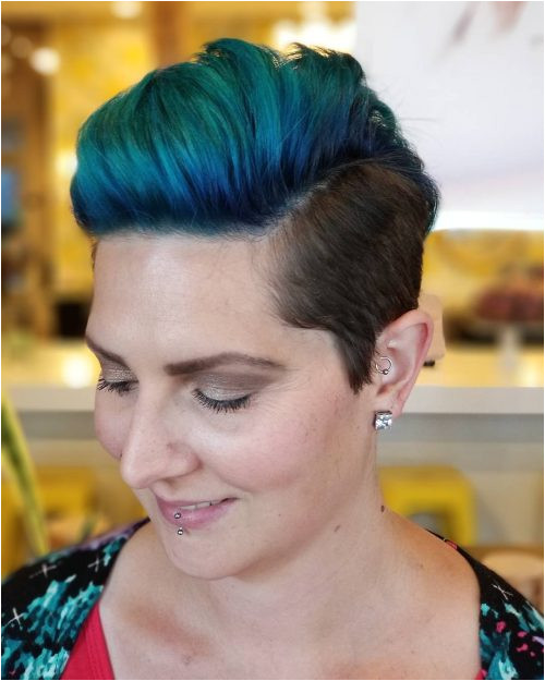 Picture of a edgy pixie short hairstyle for women over 40
