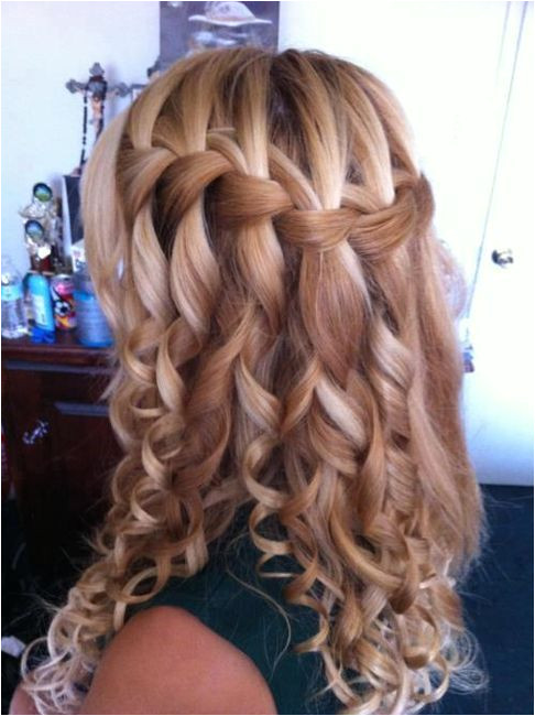 Waterfall braid with curls for a beach wedding