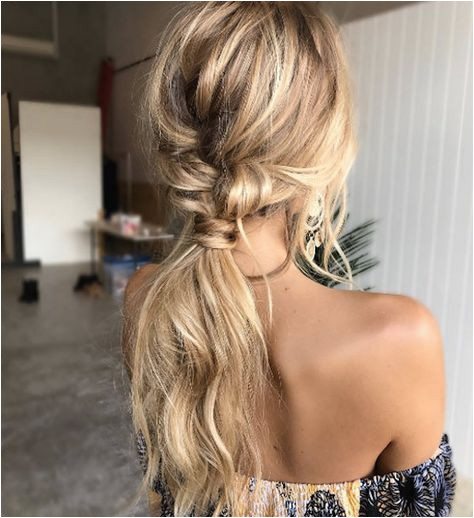 43 Easy Hairstyles For Vacation & The Beach