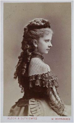 Women in the the Victorian era wore beautiful long dresses appealing makeup and elegant hairstyles A woman¢€â¢s hair was often thought to