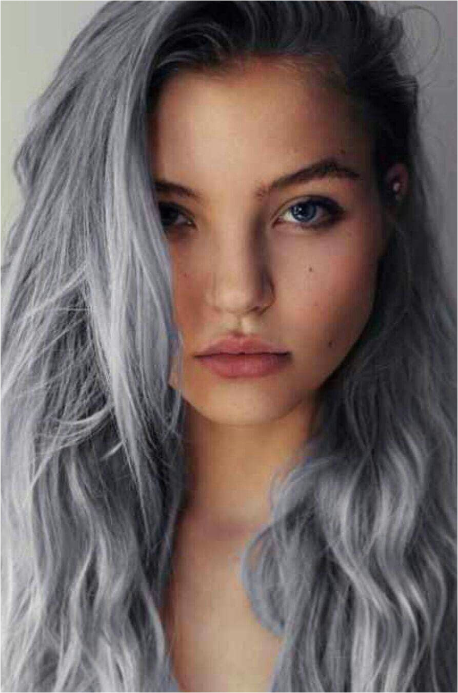 Cabello gris azulado chica blanca ojos bonitos