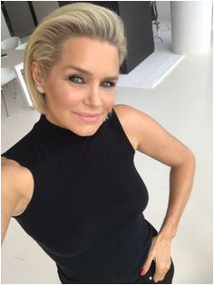 More Pics of Yolanda Hadid Square Sunglasses 1 of 11 Pretty Hairstyles