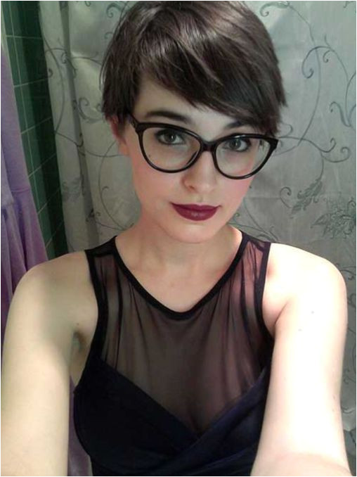 Short hair pixie cut hairstyle with glasses ideas 30