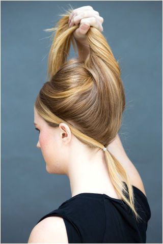10 Hairstyles You Can Do in Literally 10 Seconds Work HairstylesEveryday