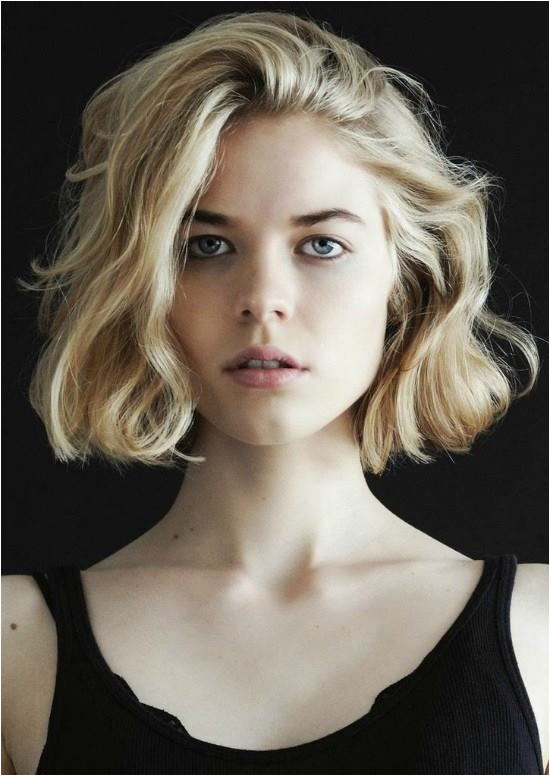 Short Wavy Choppy Bob Hairstyle for Those Who Love the Messy Look