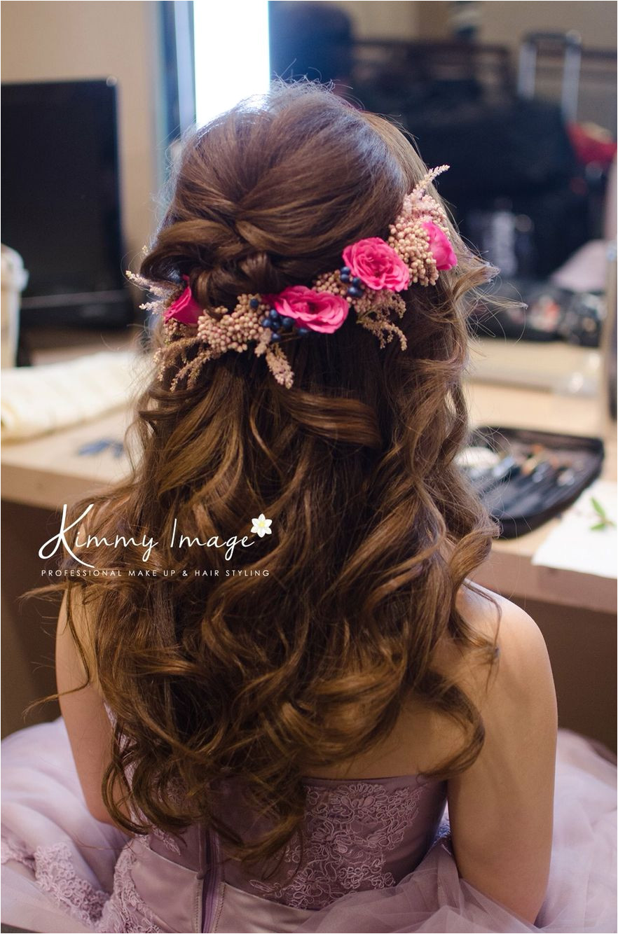 Dreamy flowery hairstyle