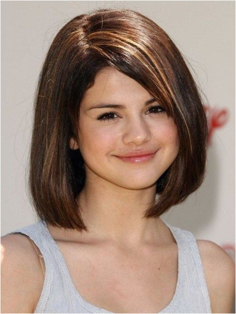 Medium Length Hairstyles for Teenage Girls with Round Faces
