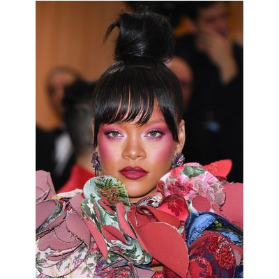 Leave it up to Rihanna to modernize an old school hairstyle with bangs that are shorter