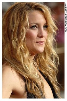 Details Hair Style Curly and long This hairstyle is very as it