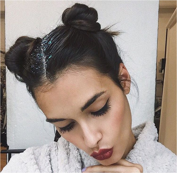 gizele oliveira space buns glitter