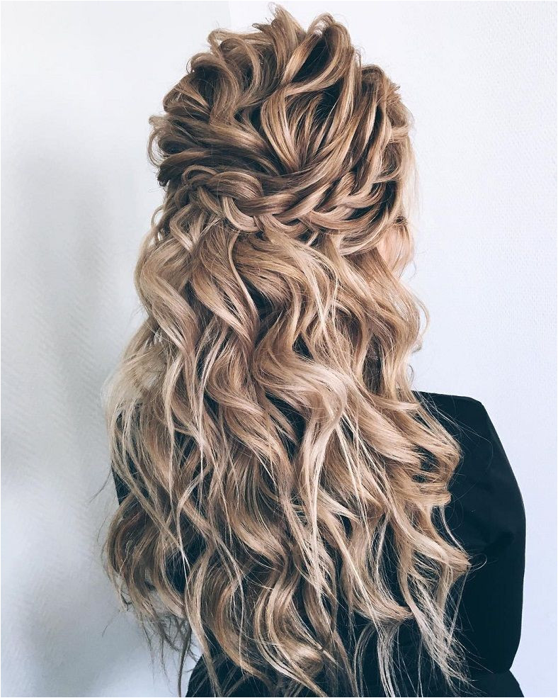 Finding just the right wedding hair for your wedding day is no small task but we