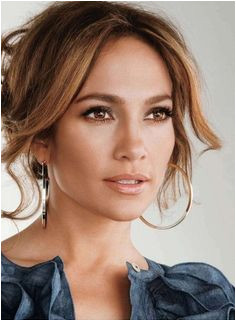 Jennifer Lopez love her hair color & brows Hey don t let Jennifer Lopez know she s lot a look a like trying to copy her signature look