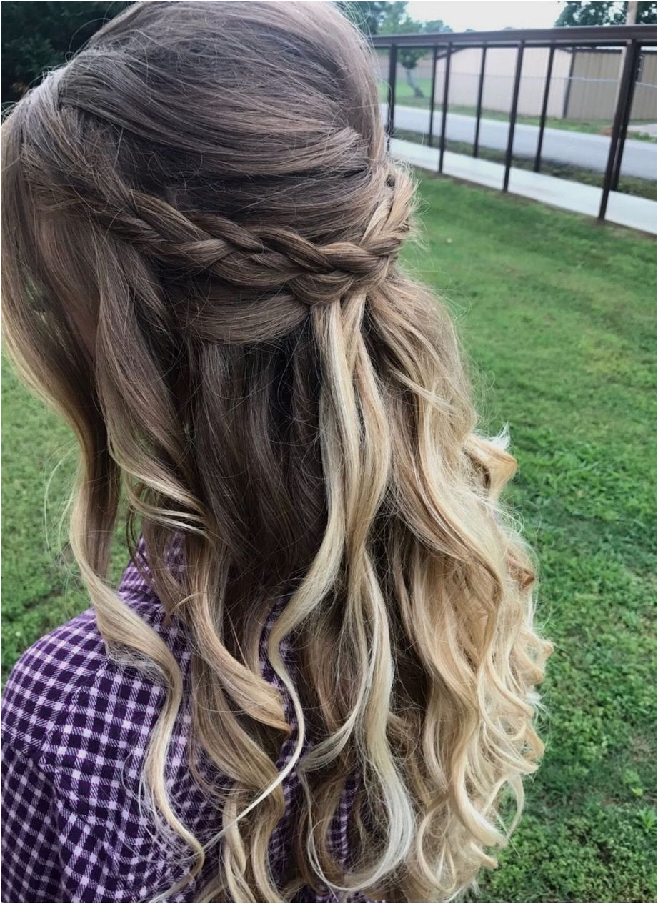 Half up half down hair with messy braid and loose curls Perfect for prom wedding or special occasions hairdosforprom MessyBraids
