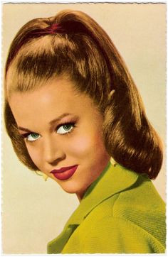 10 Easy And Simple Classy Hairstyles for Special Occasions 1950s Dress Style